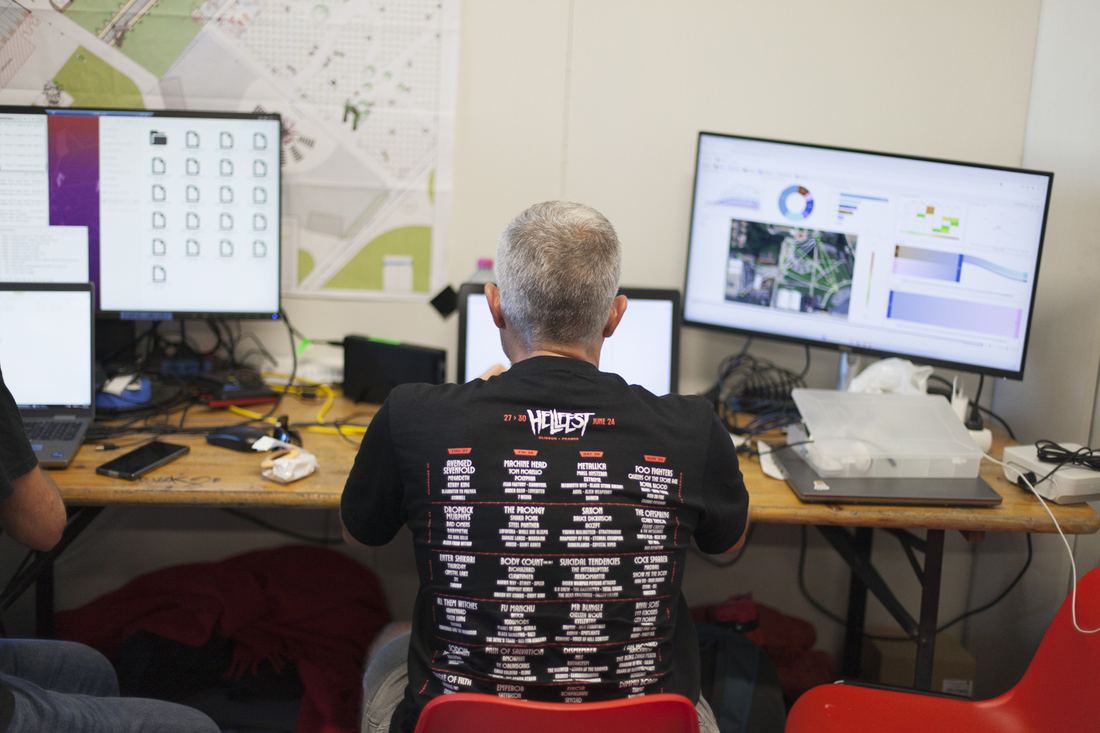 Poste de suivi des flux au Hellfest